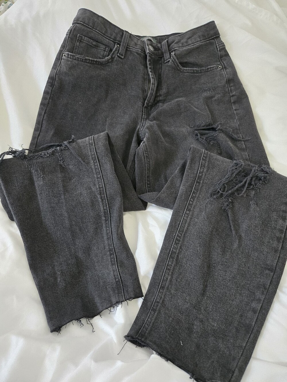 Wild Fable Size 2 Black Super High Rise Distressed Taper Jeans Ripped Raw Hem